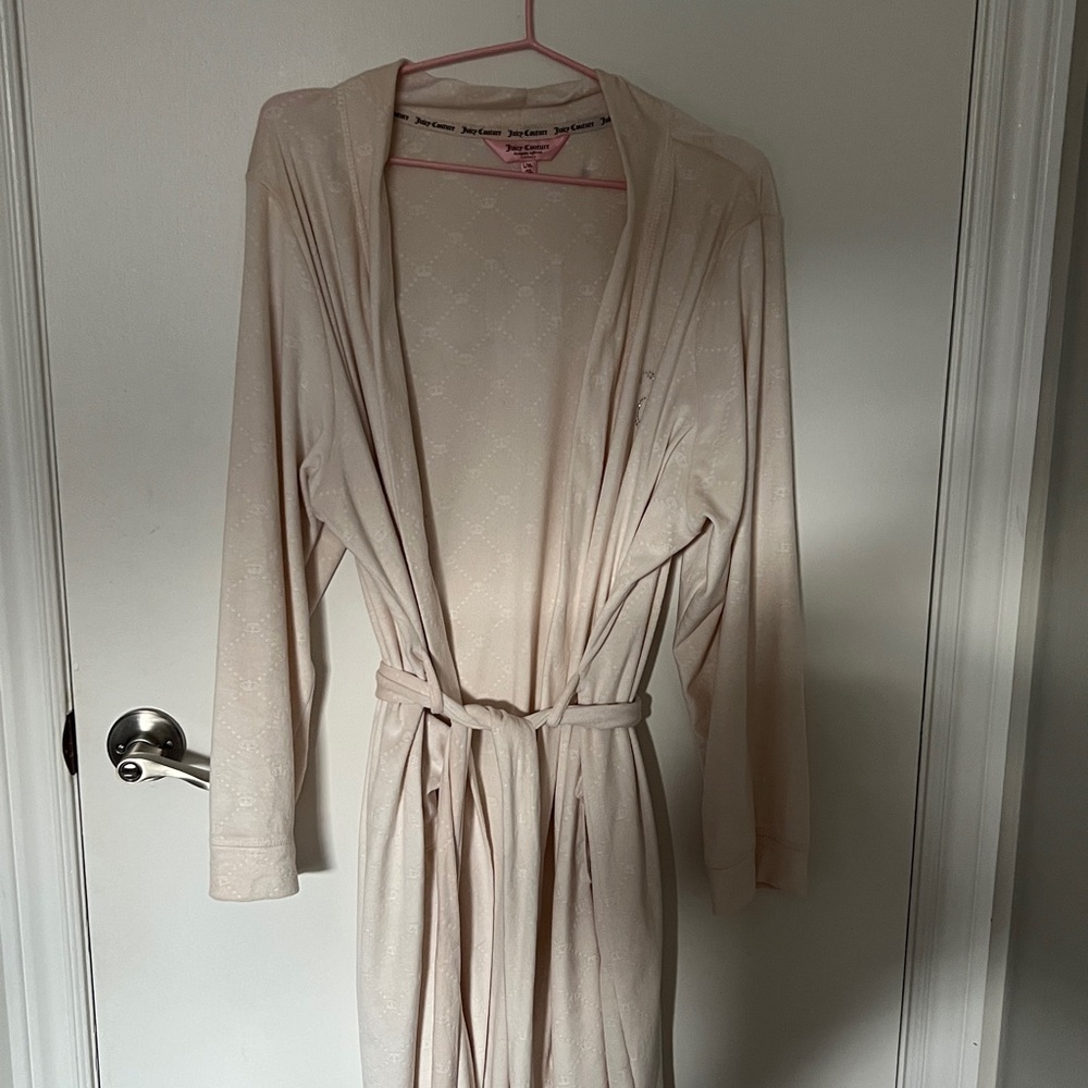 Juicy Couture Cream Robe with Silver Rhinestone Logo - Picture 4 of 5